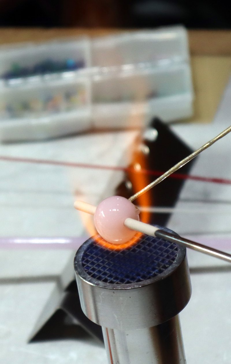 Tonbodama glass bead making process — artisan at work